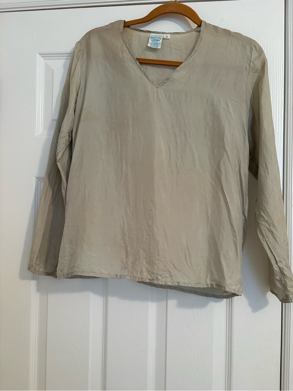Vintage- Lightweight V-Neck Long Sleeve Shirt